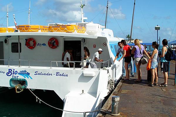 Embarque no catamarã a Morro de São Paulo